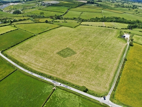 Electric Fencing Protecting A Curlew Nest In A Farmer 's Field Which Has Been Cut C .GWCT Electric Fencing Protecting A Curlew Nest In A Farmer 's Field Which Has Been Cut C .GWCT