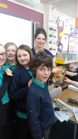 Katrina Candy introduces (l to r) Emma, Heather, Danielle and Aaron to  the fox – one of the characters in her new children’s book Stag Munro’s Golden Encounter.
